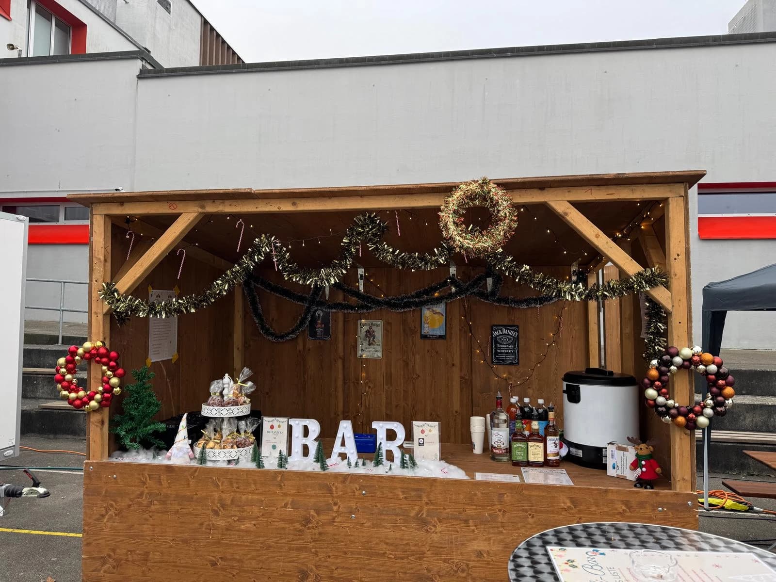 Die Honey Hunter Bar am Weihnachtsmarkt Dielsdorf